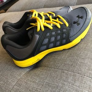 Under armour tennis shoes